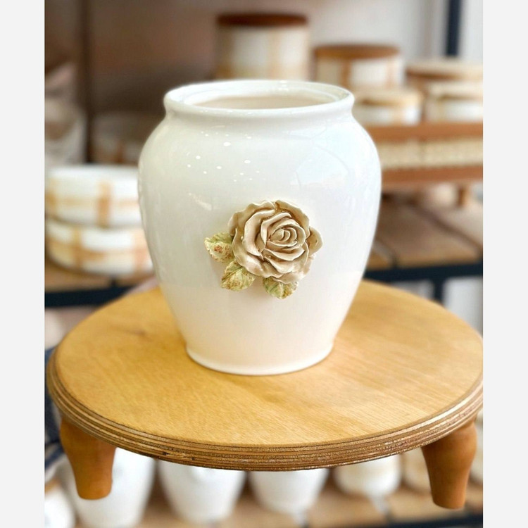 گلدان سرامیکی بزرگ طرح رز برجسته