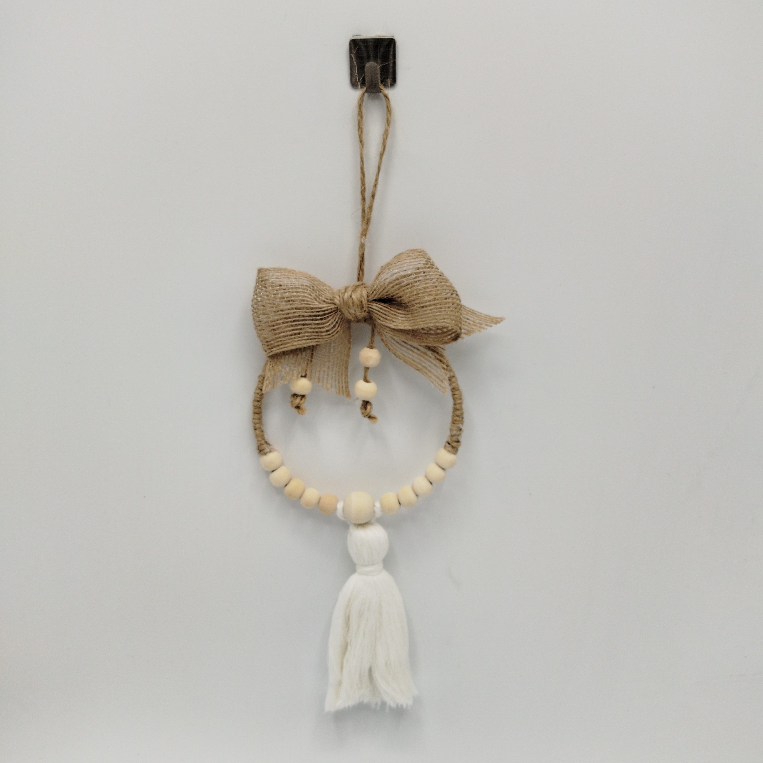 آویز تزیینی مهره و مکرومه