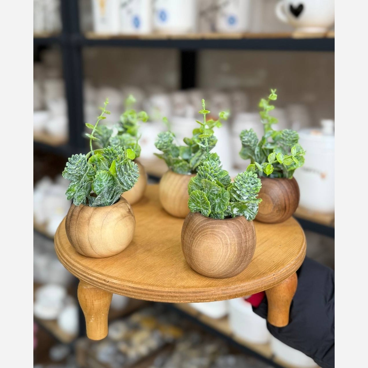 گلدان چوب گردو همراه با گل